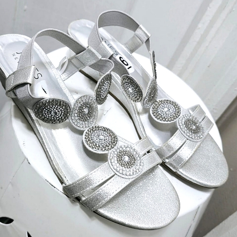 Jones New York Silver Embellished Wegde Sandals Size 6 🌴